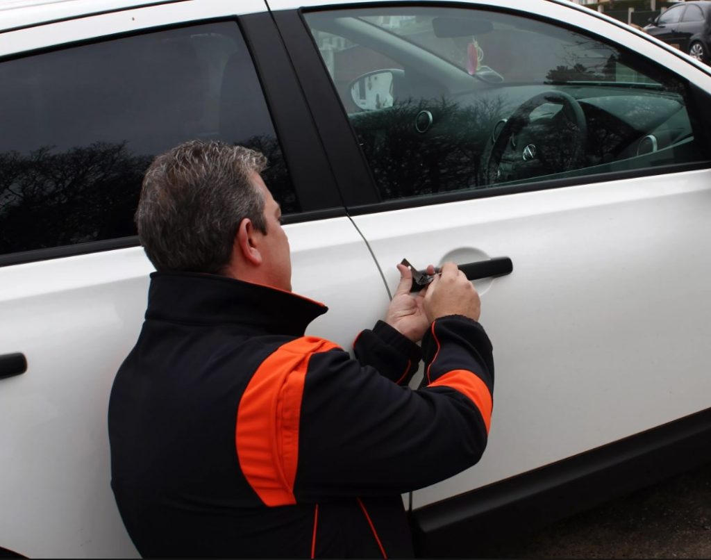 Срочное открытие дверей автомобиля в Лысьве