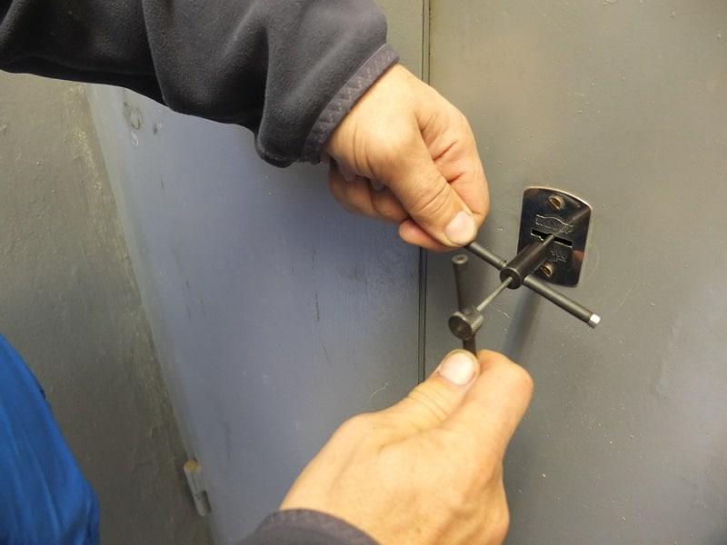 Срочное открытие замков гаража в Лысьве